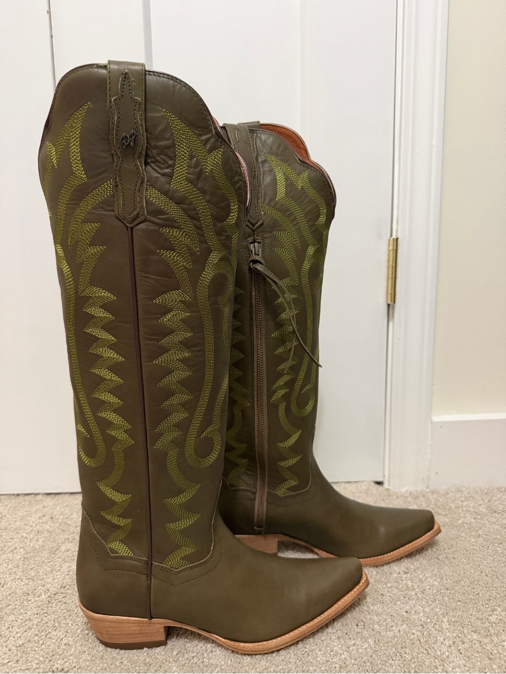 Brand new Dan post Women's Olive Green Embroidered Cowboy Boots